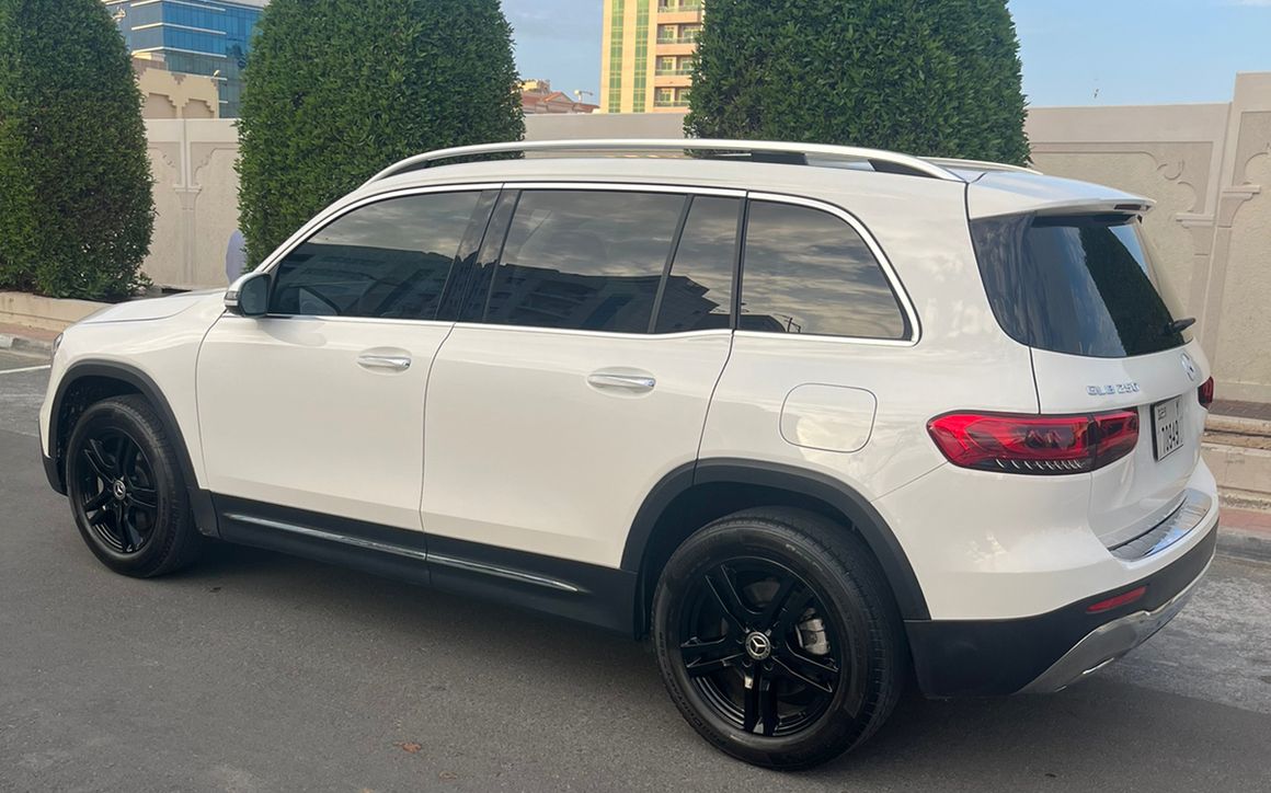 Mercedes GLB250 - image 3