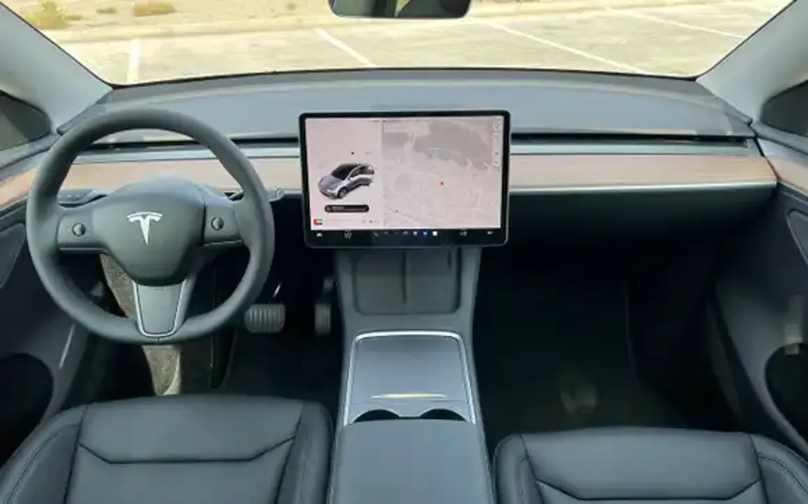 TESLA MODEL Y LONG - image 10