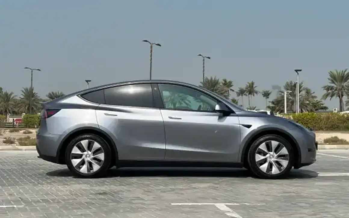 TESLA MODEL Y LONG - image 2