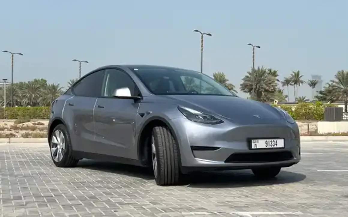 TESLA MODEL Y LONG - image 4
