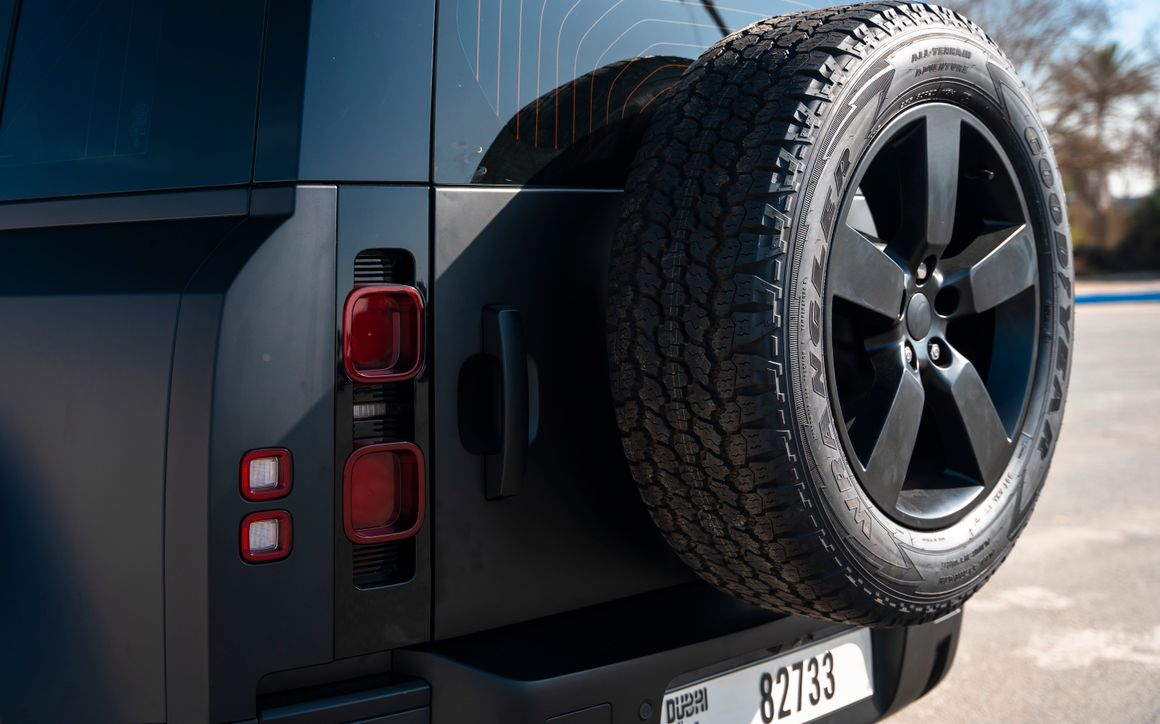 Land Rover Defender (75th Anniversary) - image 11