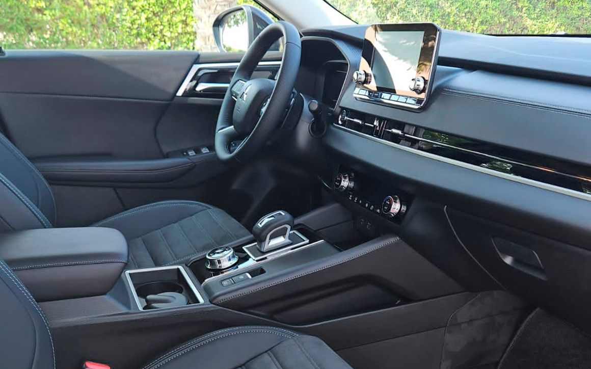 MITSUBISHI OUTLANDER - image 10