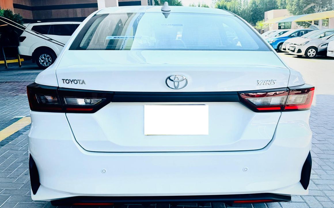 TOYOTA YARIS 1.5L SEDAN AT 2024 - image 4