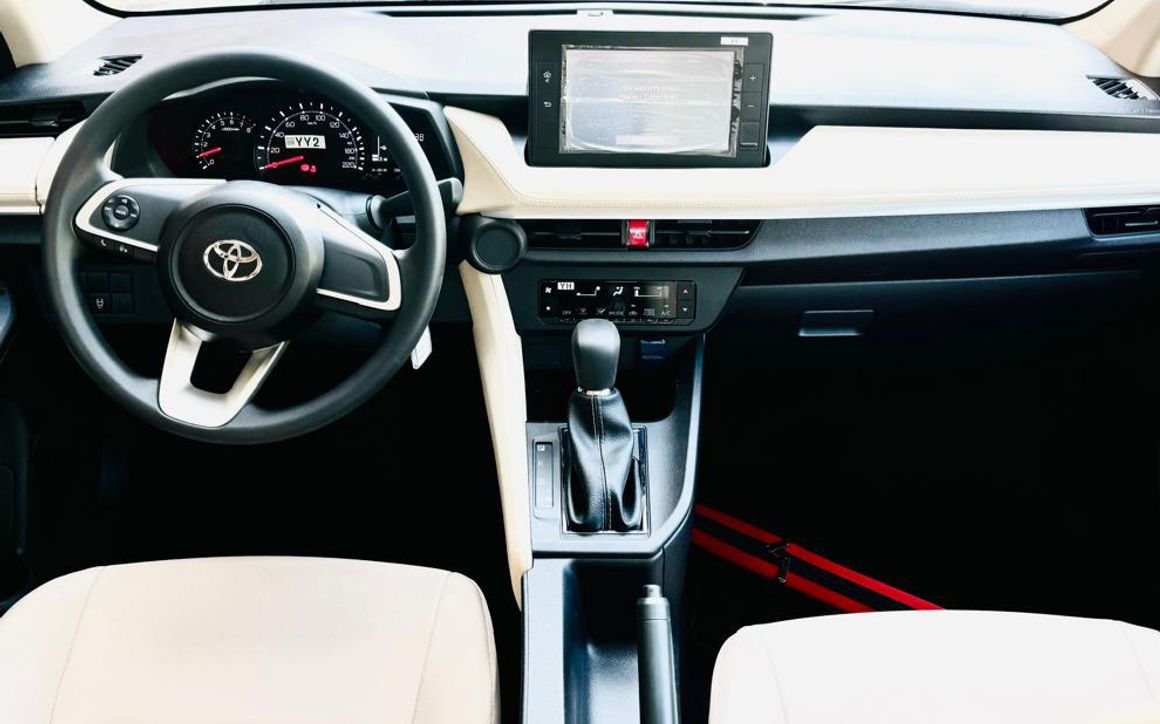 TOYOTA YARIS 1.5L SEDAN AT 2024 - image 5