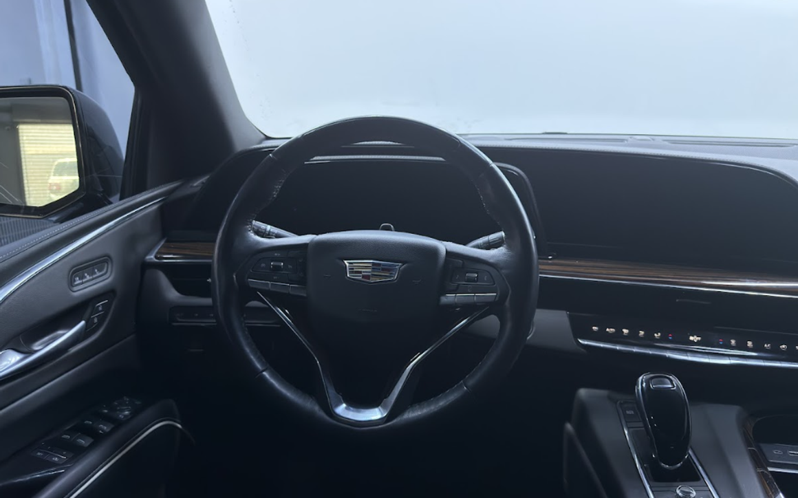 Cadillac Escalade Long With Pilot Seats - image 8