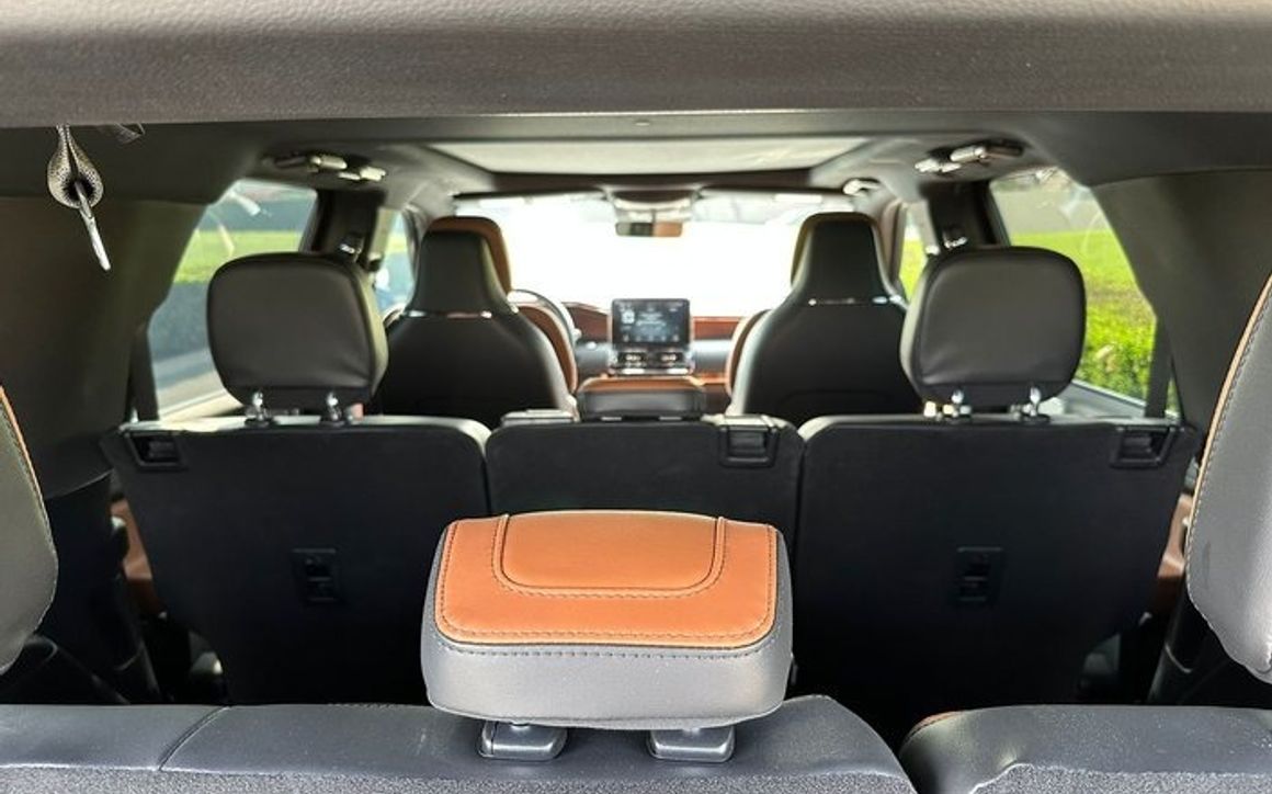 Lincoln Navigator - image 7