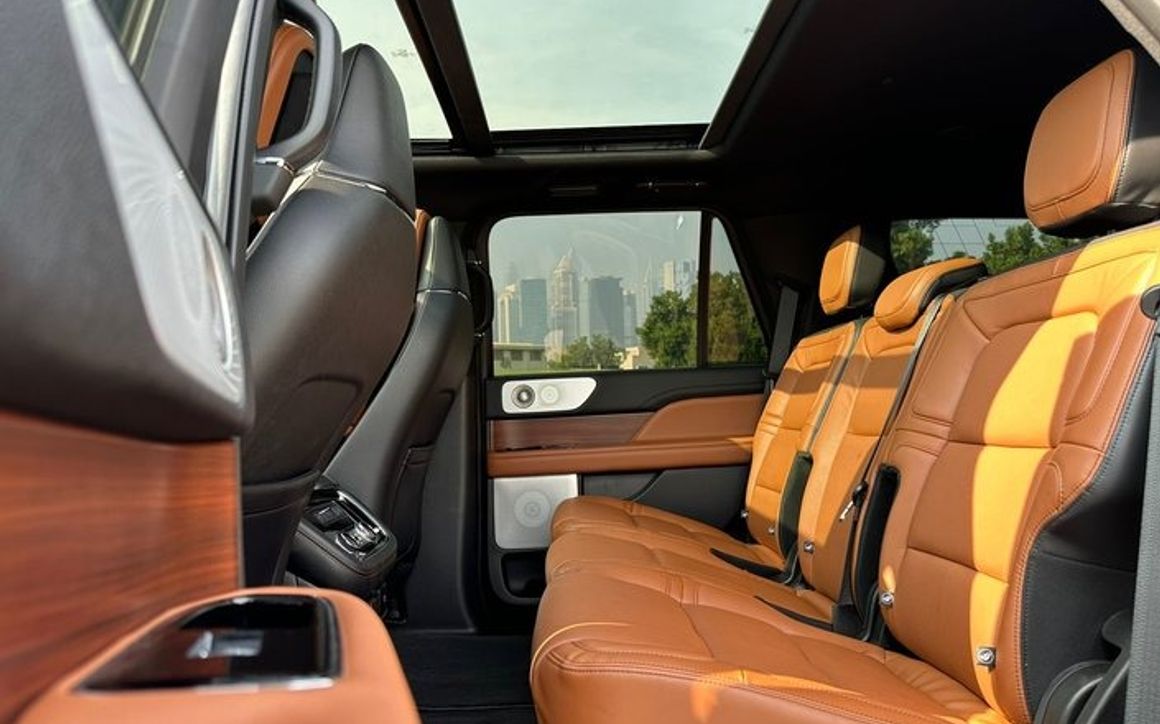 Lincoln Navigator - image 6