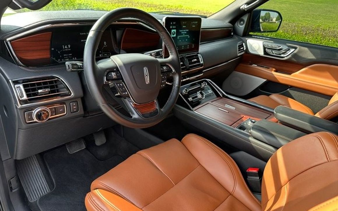 Lincoln Navigator - image 5