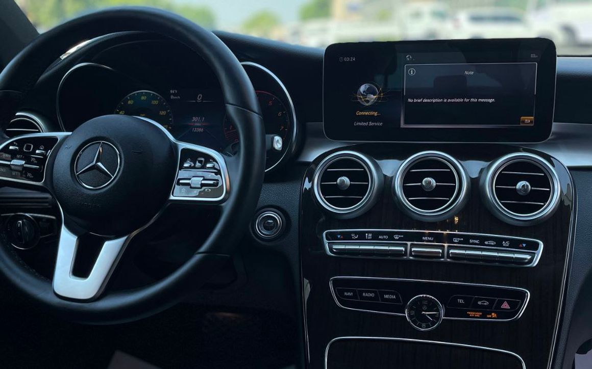 Mercedes C300 Coupe - image 6