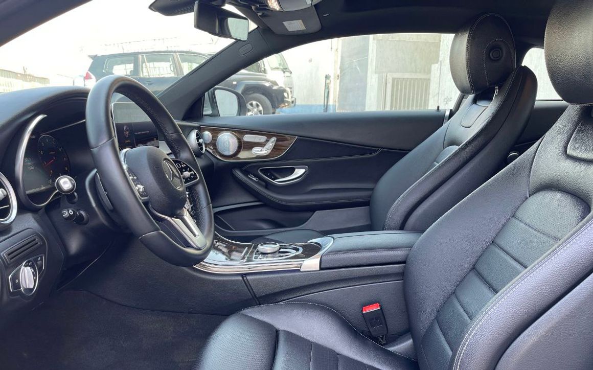 Mercedes C300 Coupe - image 5