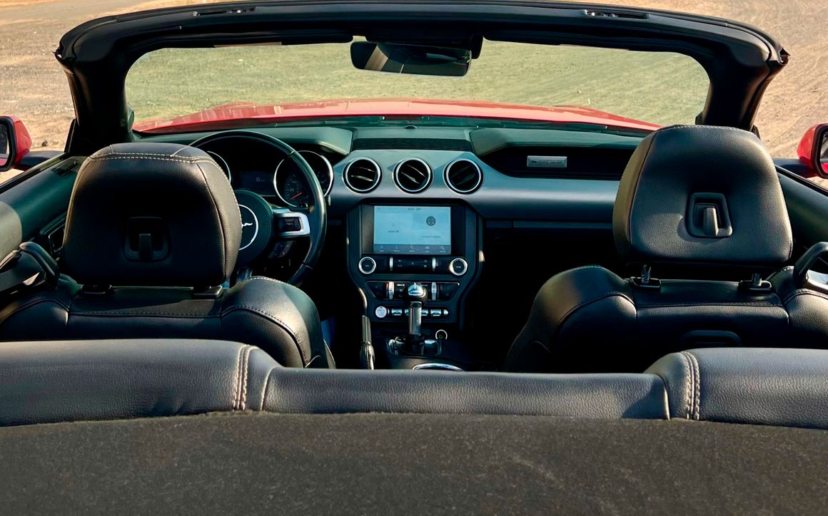 Ford Mustang - image 8