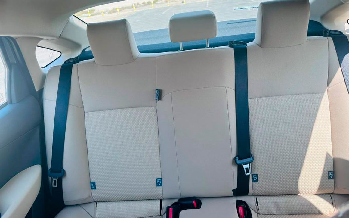 TOYOTA YARIS - image 8