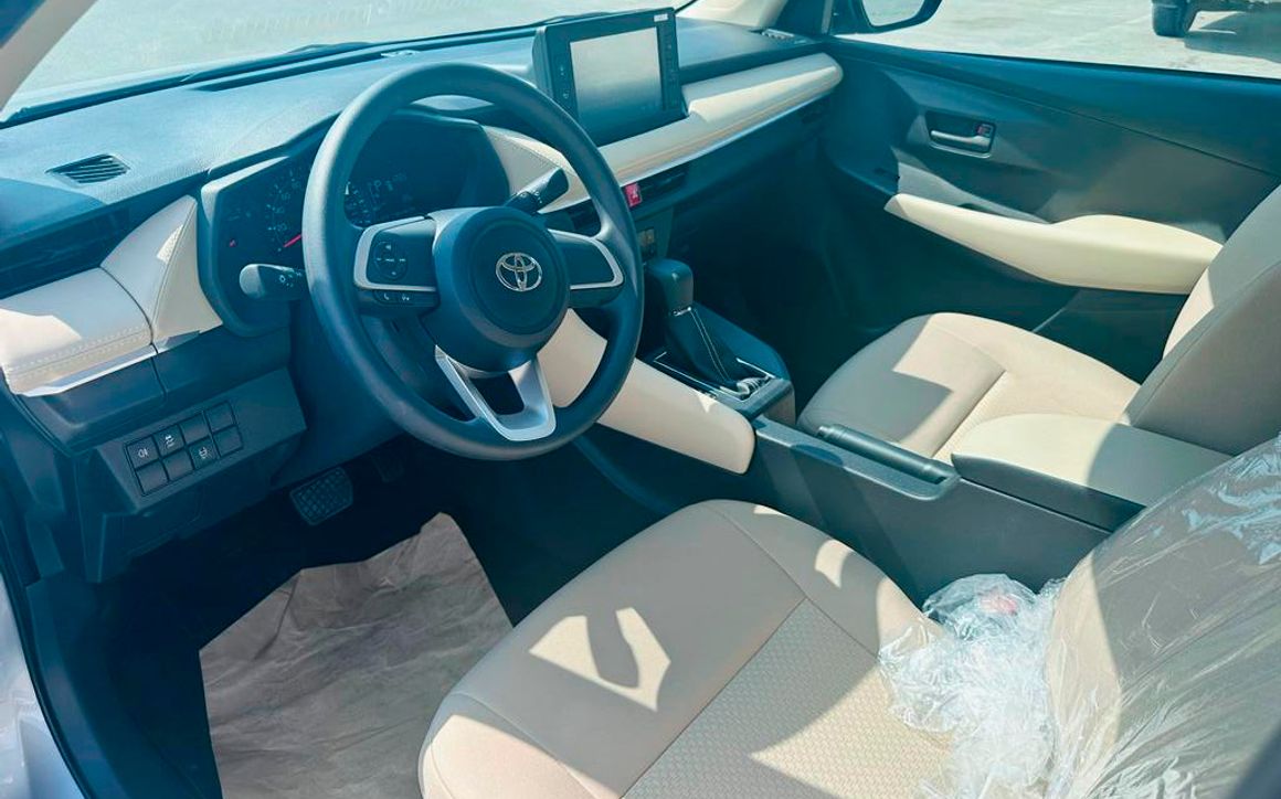TOYOTA YARIS - image 5