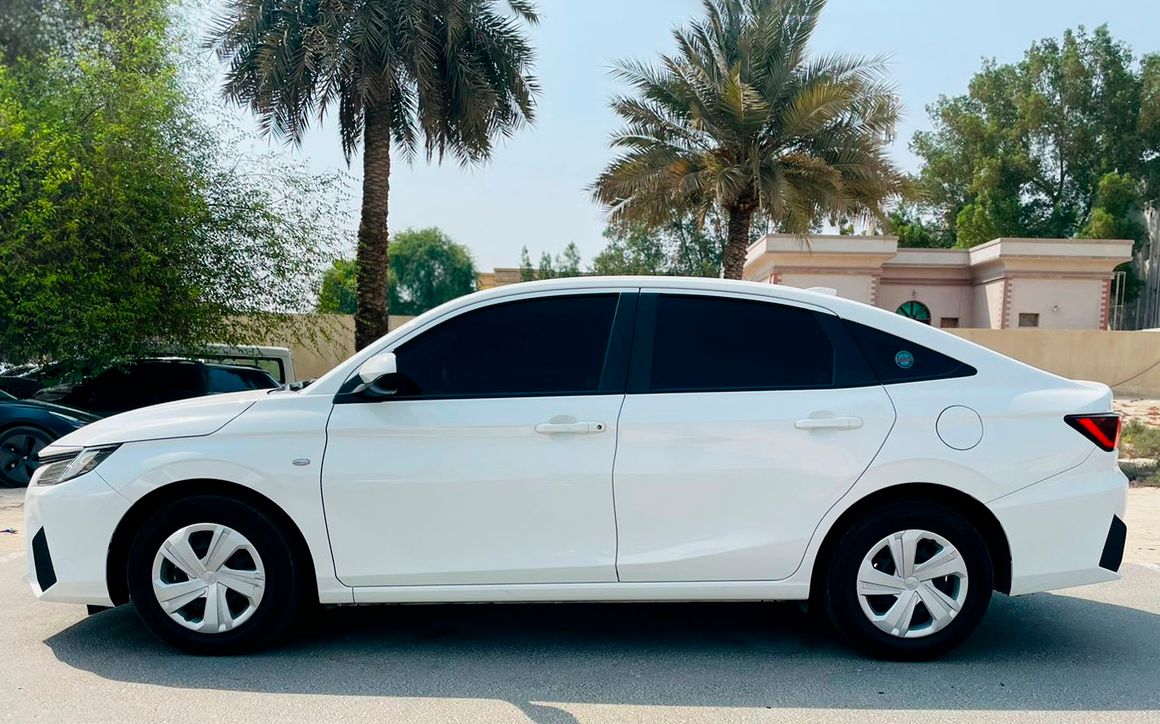TOYOTA YARIS - image 2