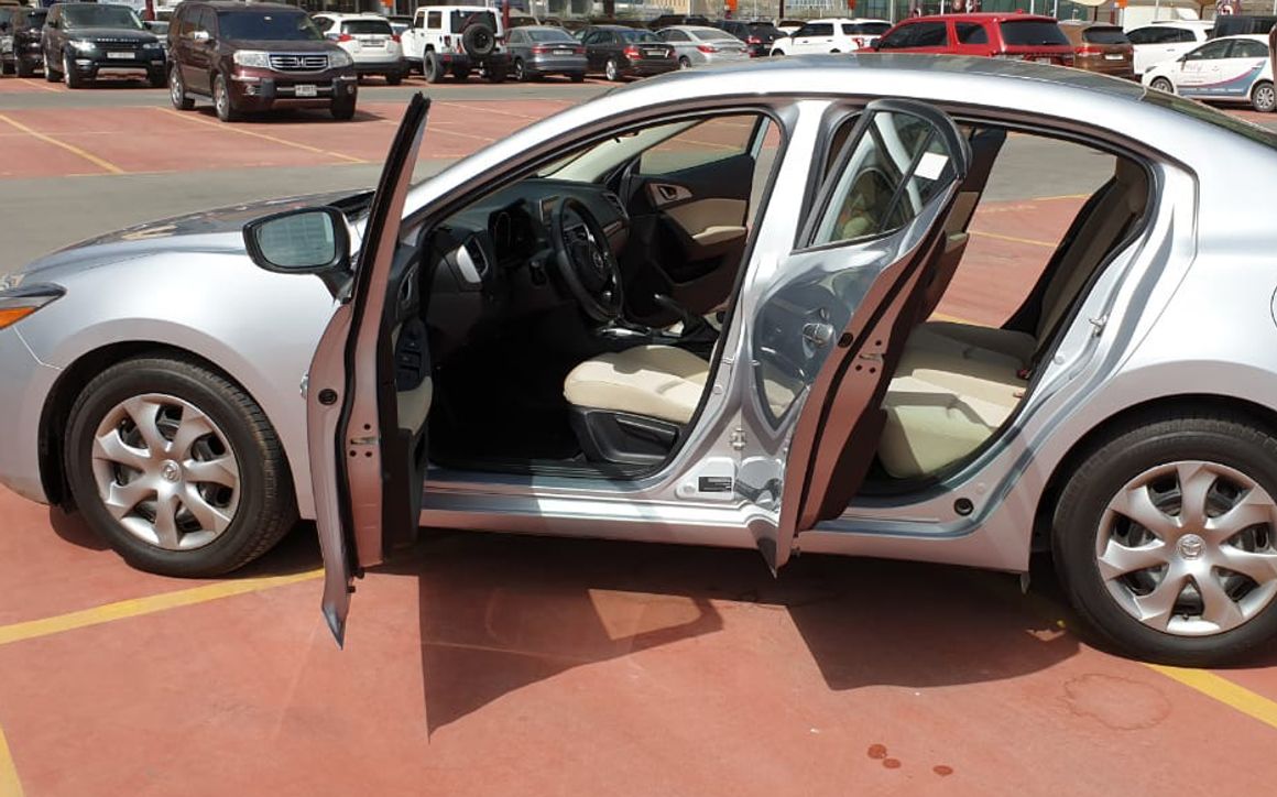 Mazda 3 - image 5