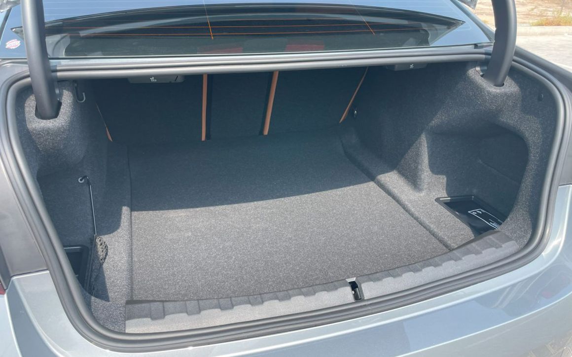 BMW 318i - image 6