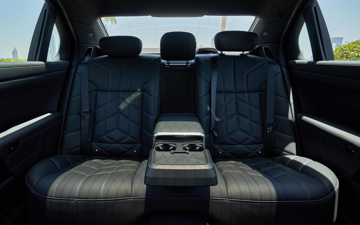 BMW 740i - image 9