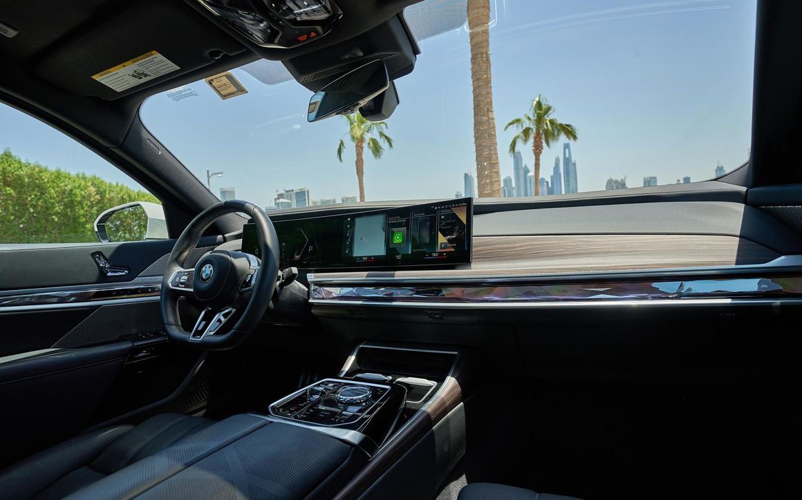 BMW 740i - image 7