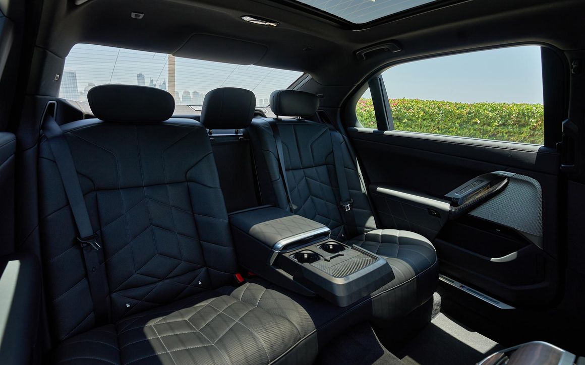 BMW 740i - image 8