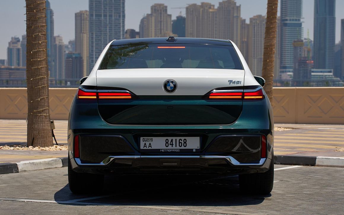 BMW 740i - image 5