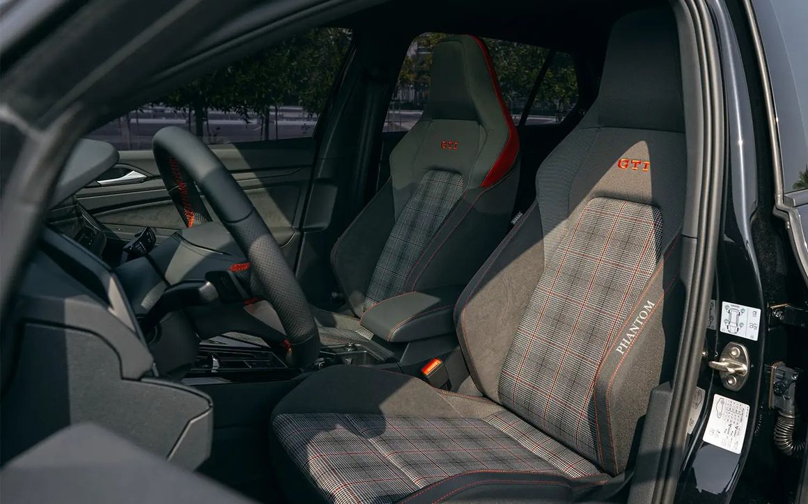 VOLKSWAGEN GOLF GTI 20L - image 8