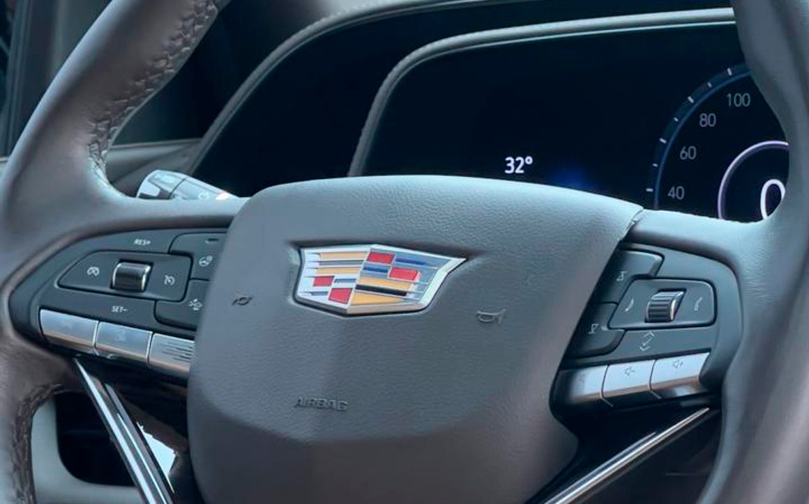 Cadillac Escalade - image 6