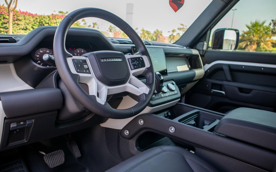 LAND ROVER DEFENDER - image 4