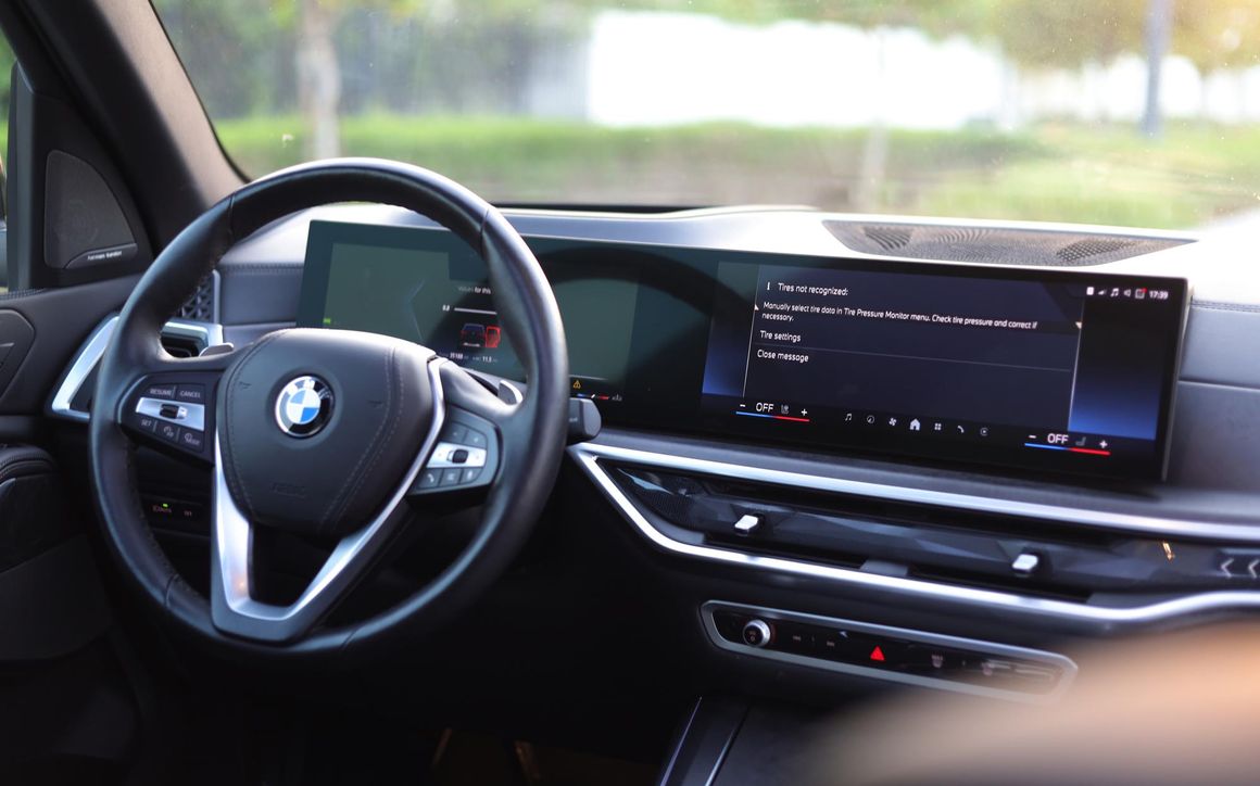 BMW X5 M50i - image 11