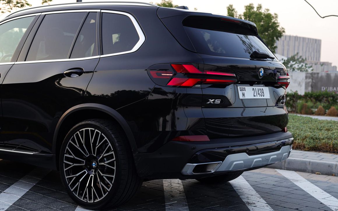 BMW X5 M50i - image 6