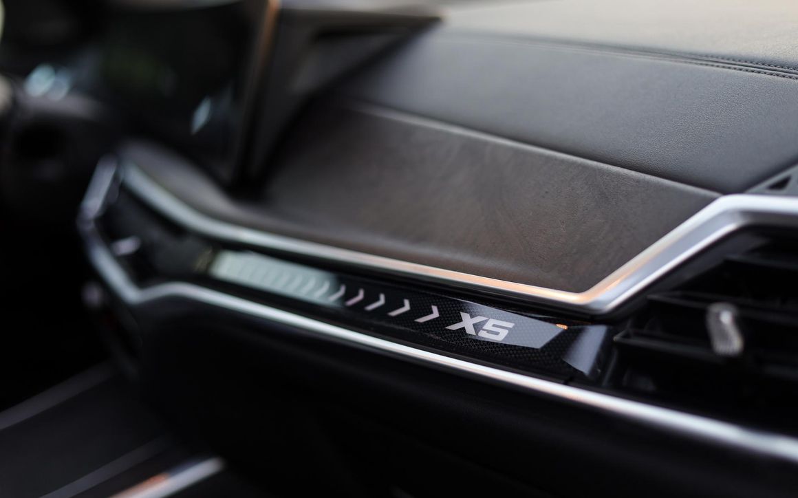 BMW X5 M50i - image 20