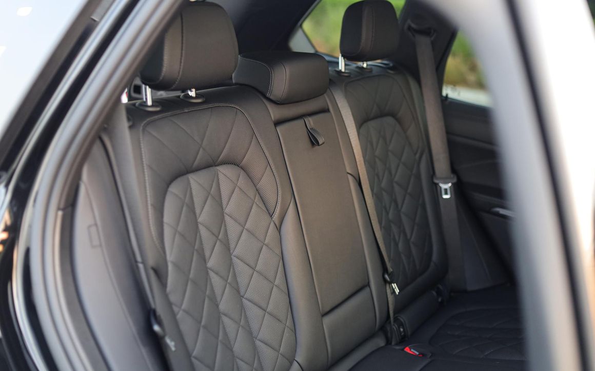BMW X5 M50i - image 17