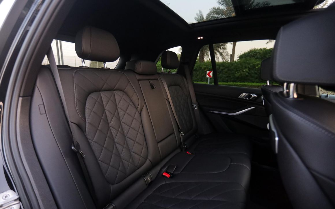 BMW X5 M50i - image 15