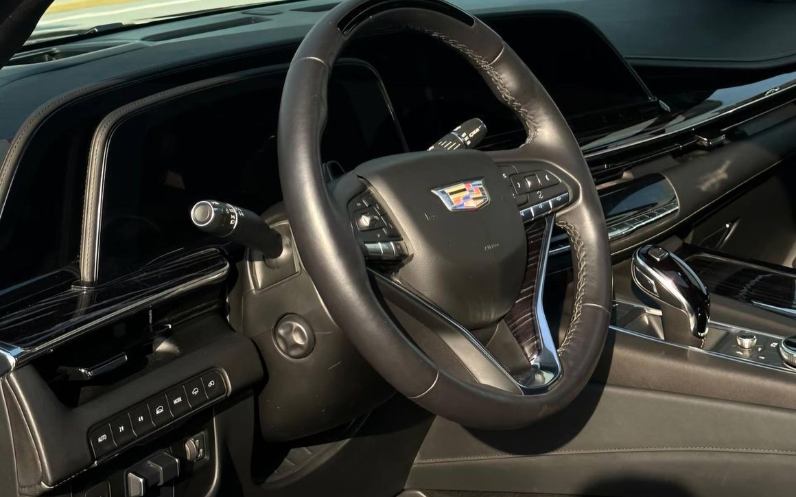 CADILLAC ESCALADE - image 12