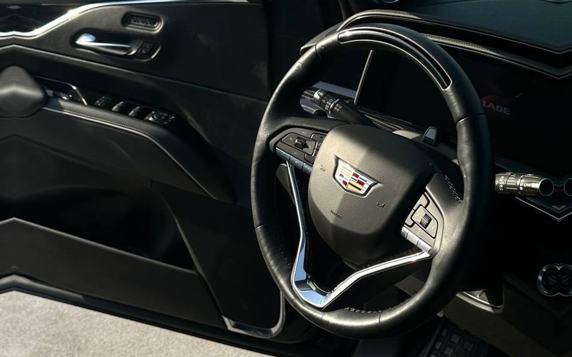 CADILLAC ESCALADE - image 11