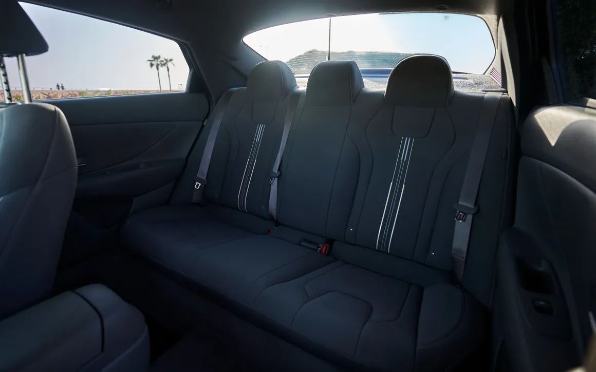 HYUNDAI ELANTRA - image 6