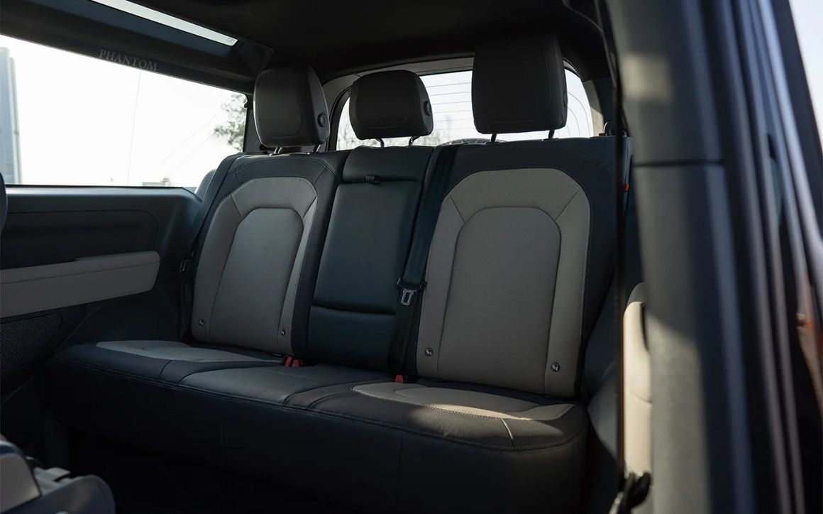 Land Rover Defender 90 SE V6 - image 7