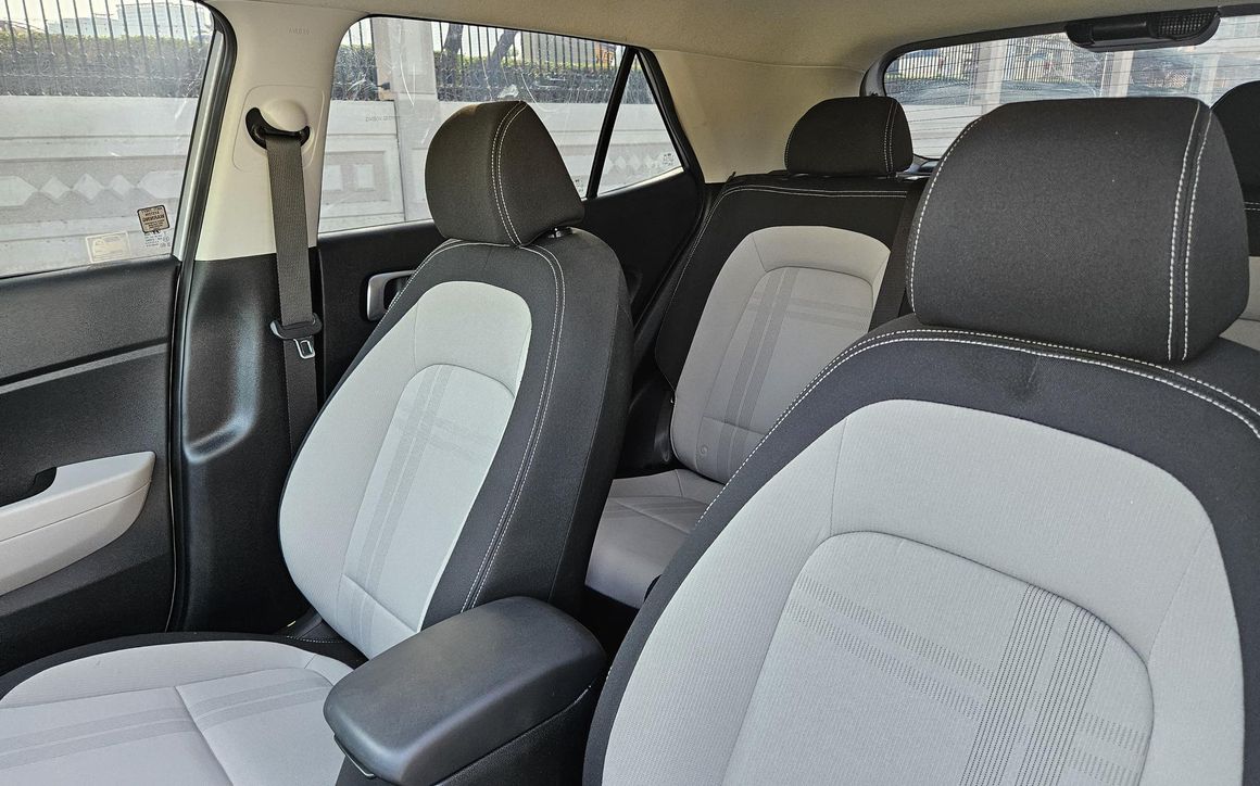 Hyundai Venue - image 7