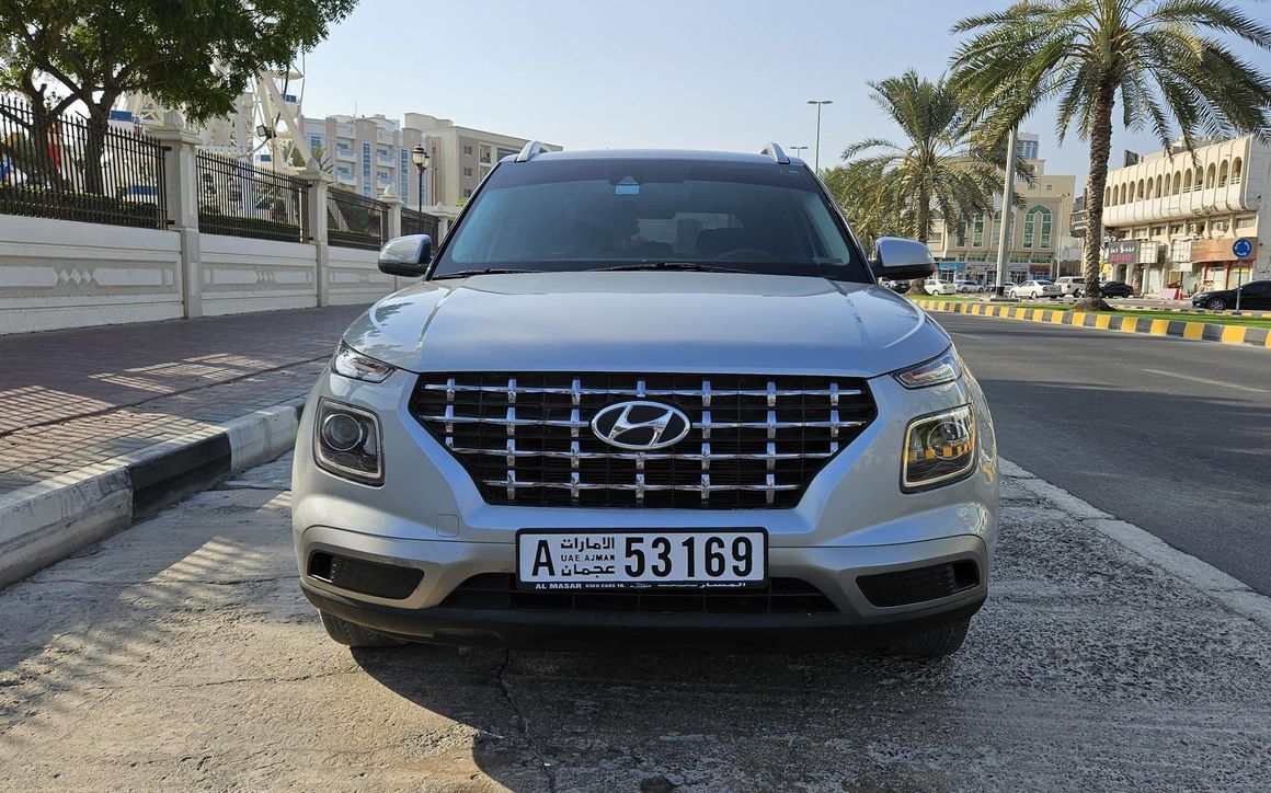 Hyundai Venue - image 2