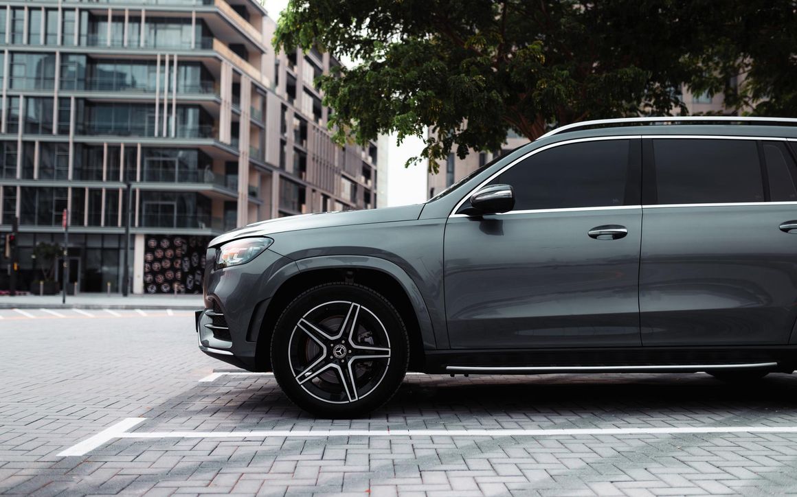 MERCEDES GLS - image 4