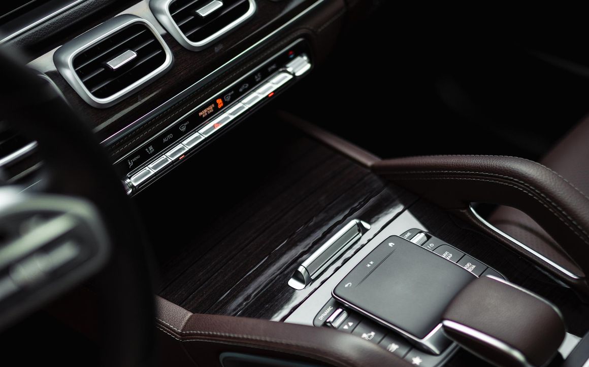 MERCEDES GLS - image 12