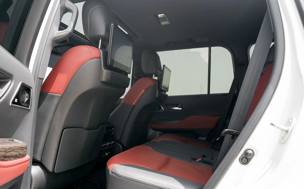 TOYOTA LAND CRUISER GXR - image 12