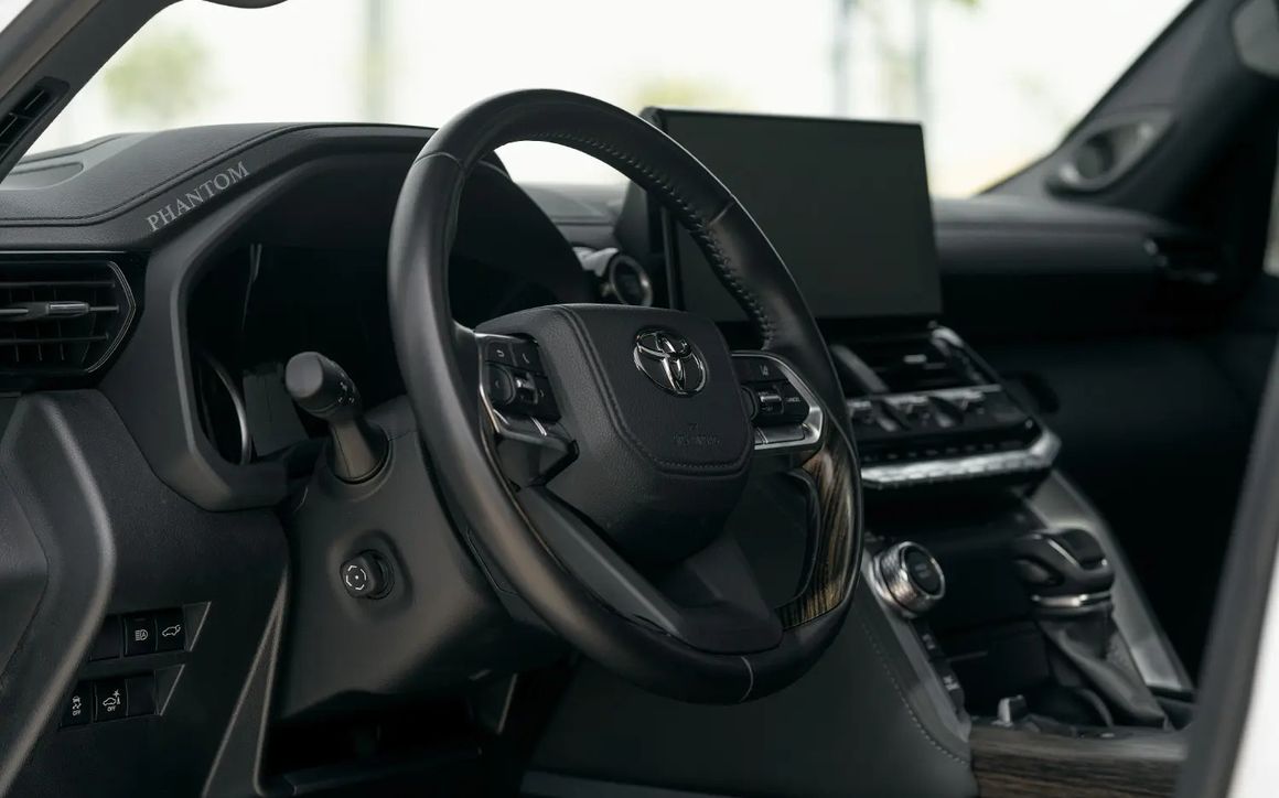 TOYOTA LAND CRUISER GXR - image 7