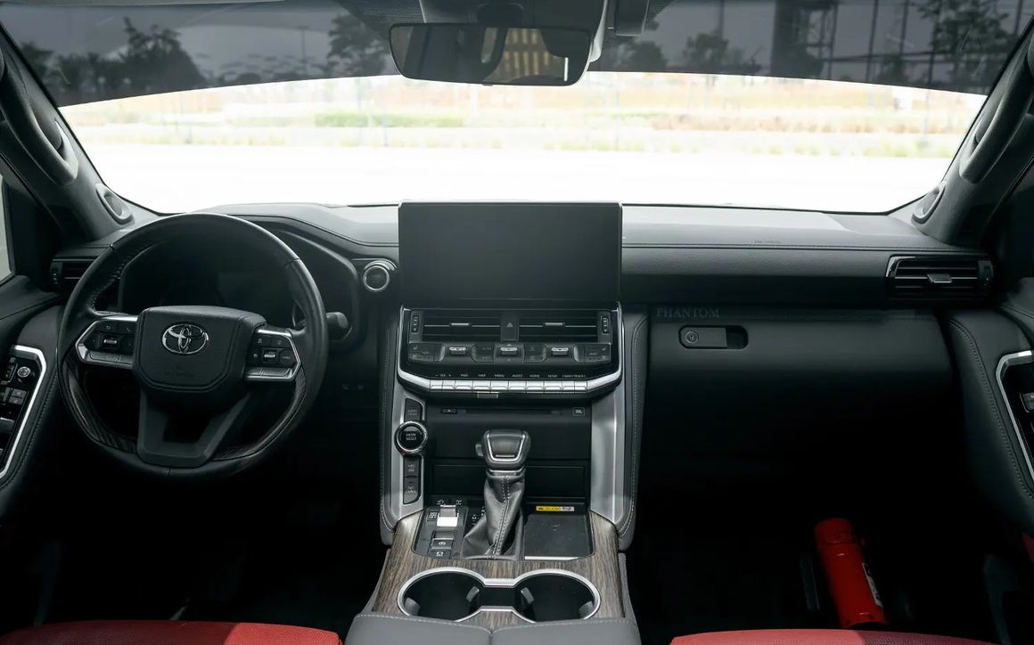 TOYOTA LAND CRUISER GXR - image 9