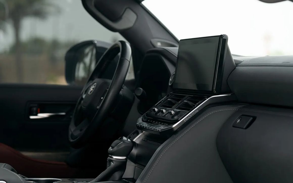 TOYOTA LAND CRUISER GXR - image 6