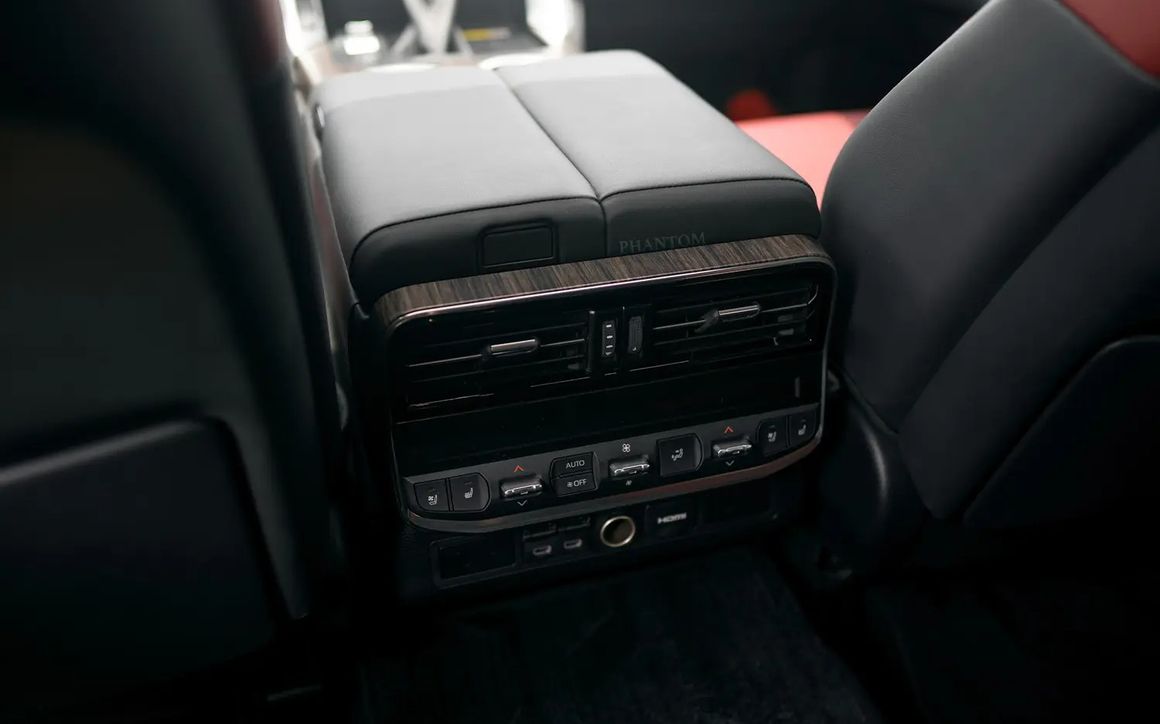 TOYOTA LAND CRUISER GXR - image 10