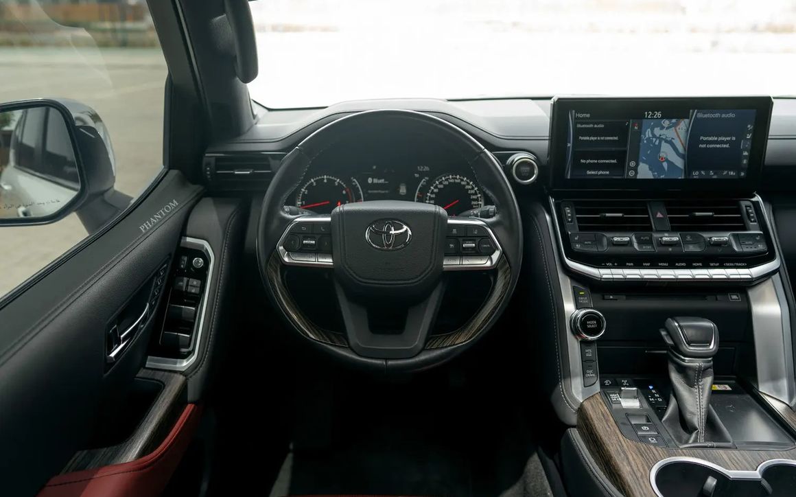 TOYOTA LAND CRUISER GXR - image 8