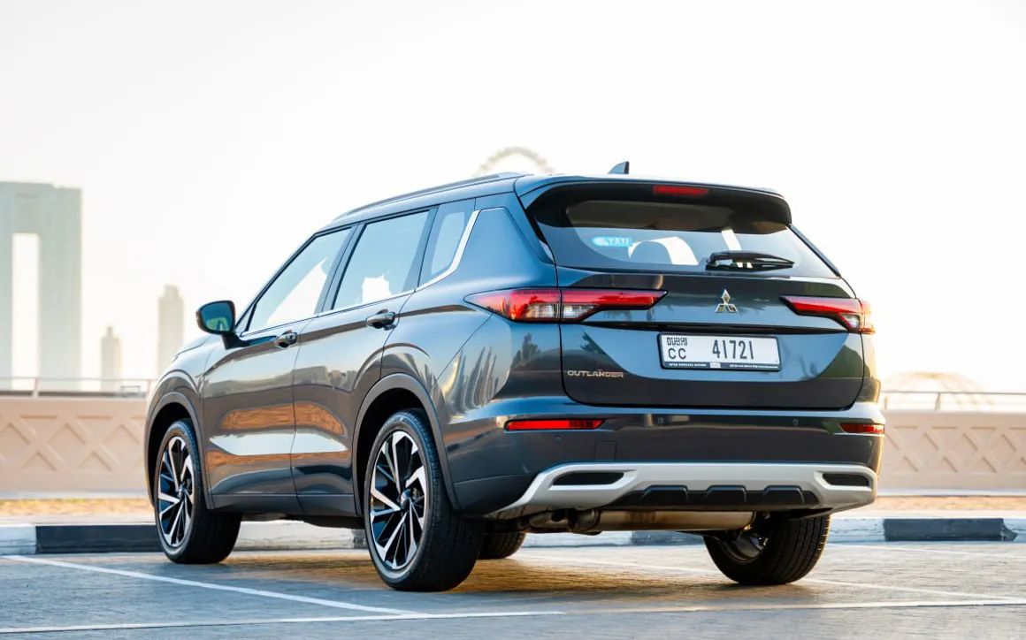 MITSUBISHI OUTLANDER (2025) - image 4