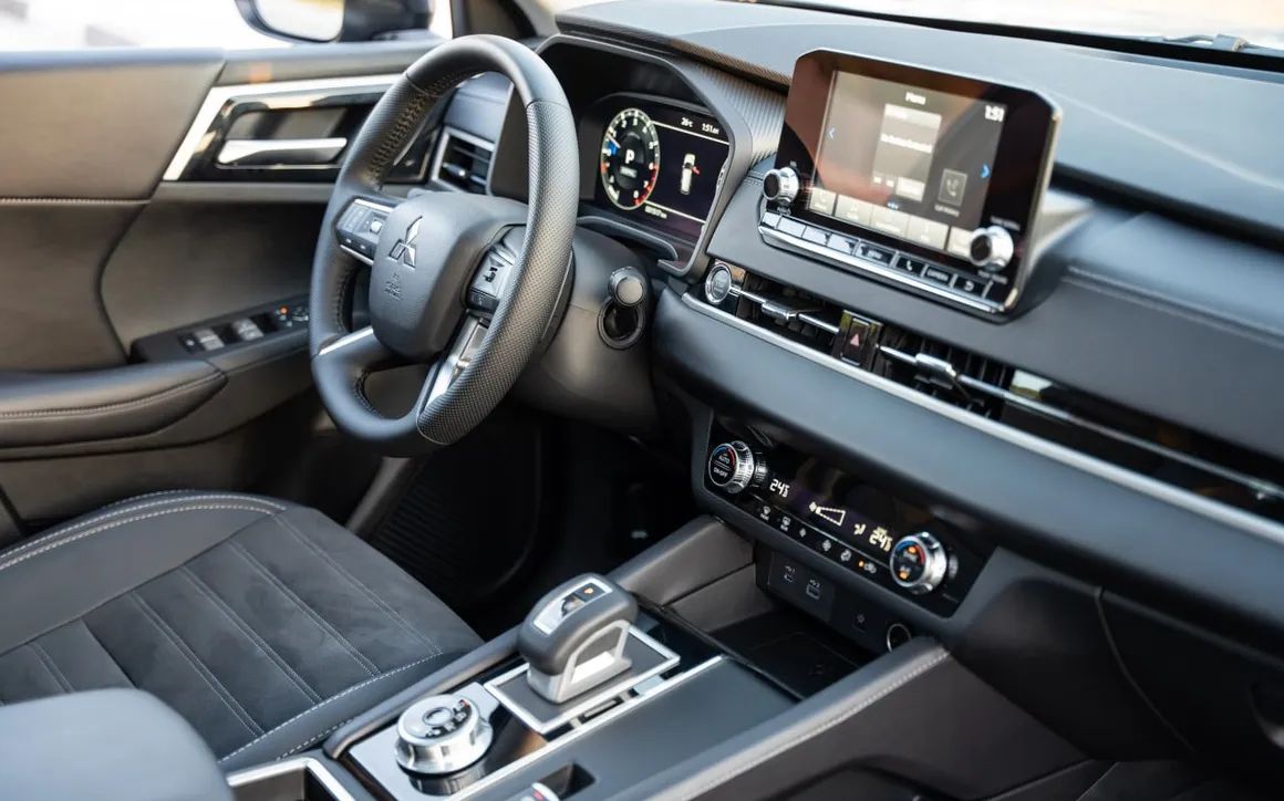 MITSUBISHI OUTLANDER (2025) - image 7