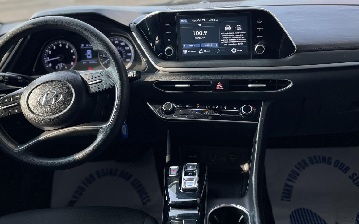 Hyundai Sonata SE - image 9