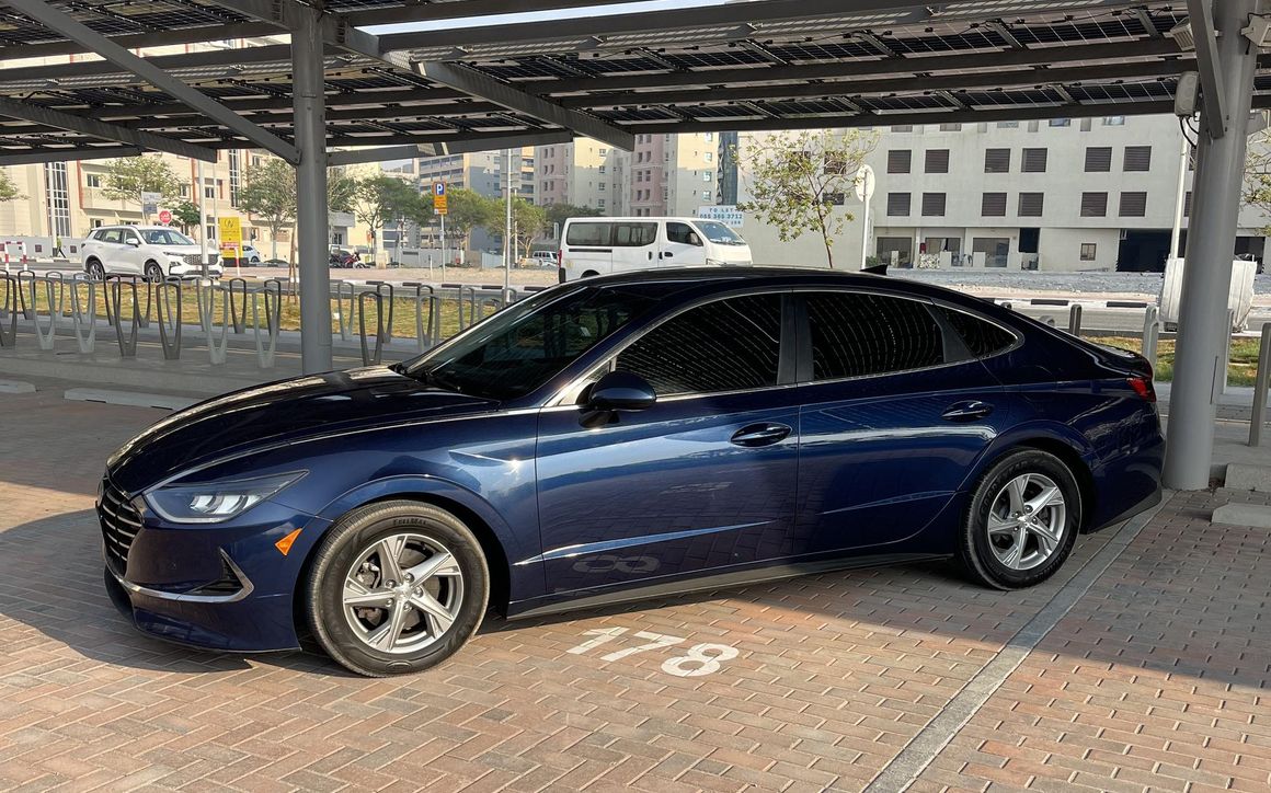 Hyundai Sonata SE - image 3